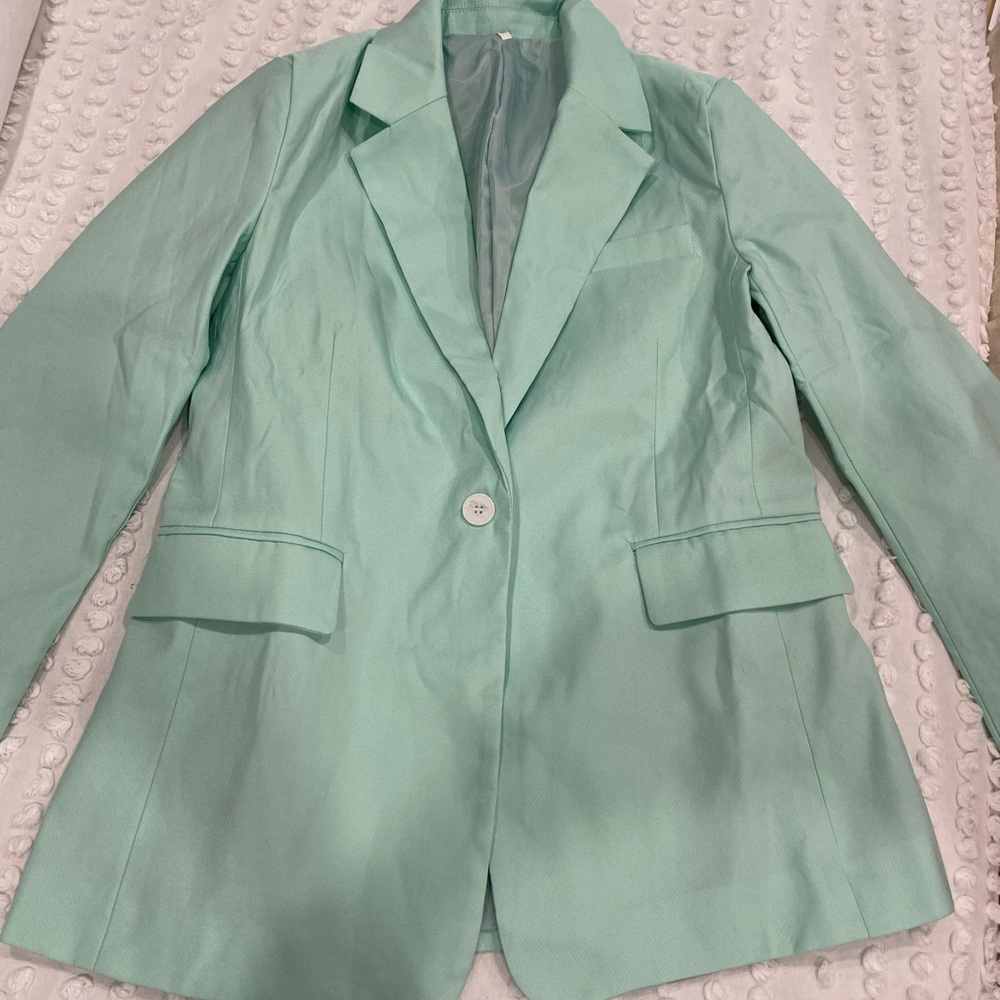 Nice color blazer never weared